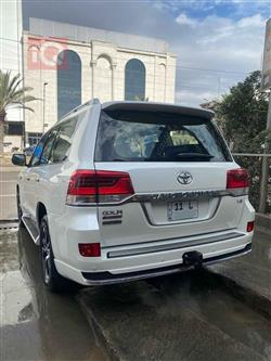 تۆیۆتا لاند کروزەر